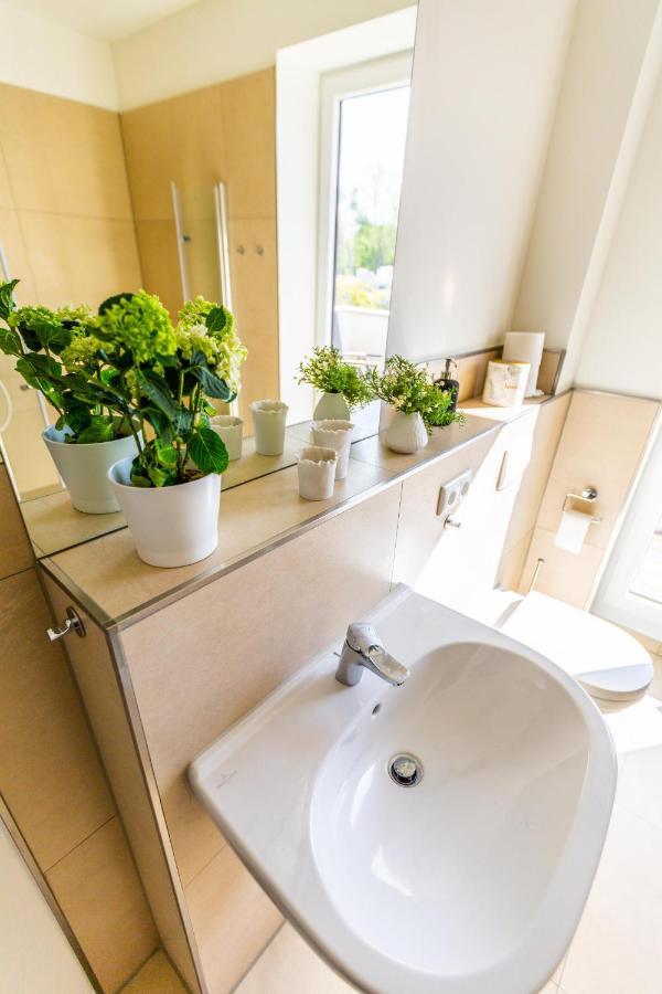 Hangar 19 Luxusapartment Mit Sauna, Kamin Und Seeblick H4W3 Schwerin  Buitenkant foto