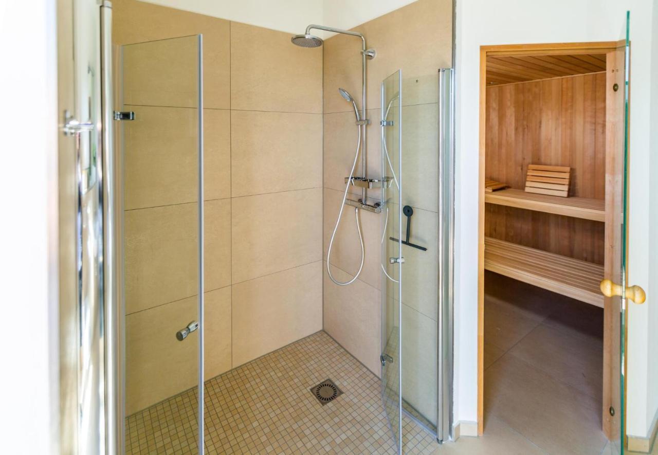 Hangar 19 Luxusapartment Mit Sauna, Kamin Und Seeblick H4W3 Schwerin  Buitenkant foto
